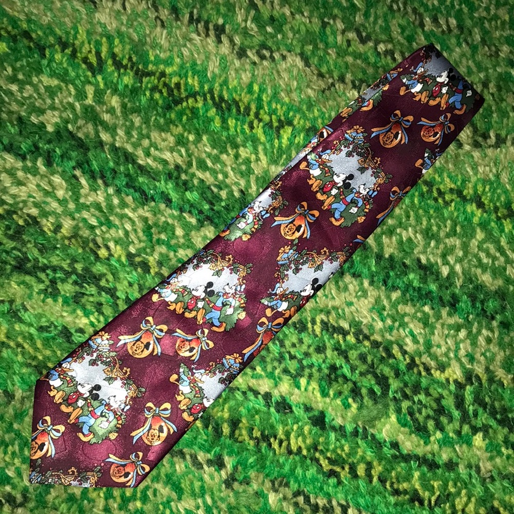 Mickey Unlimited Disney Mens Burgundy Holiday Christmas Mickey Mouse Tie
